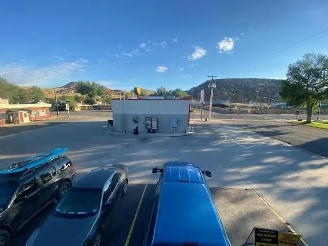 Two Rivers Motel 2*