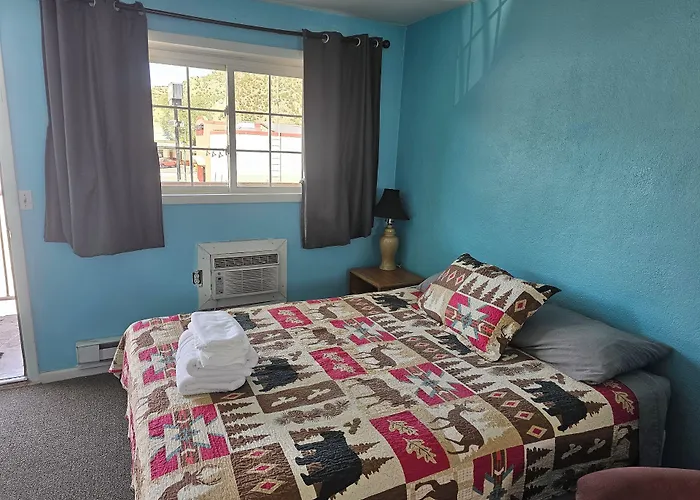 Two Rivers Motel 2*